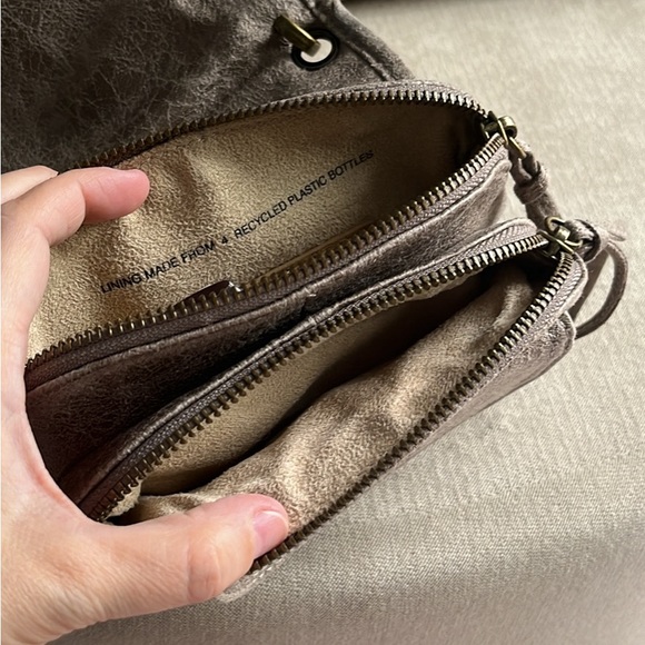 Adorable tan/grey/gold studded mini Matt & Nat crossbody purse - Picture 5 of 9